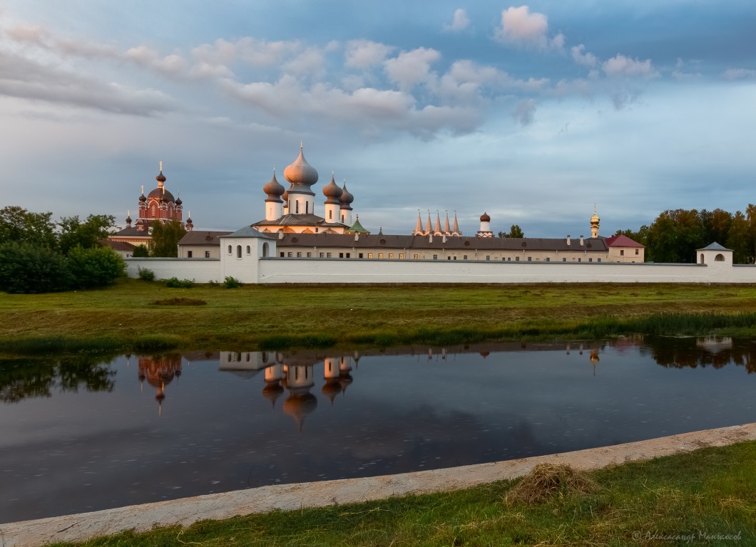 Тихвинский Богородичный Успенский монастырь