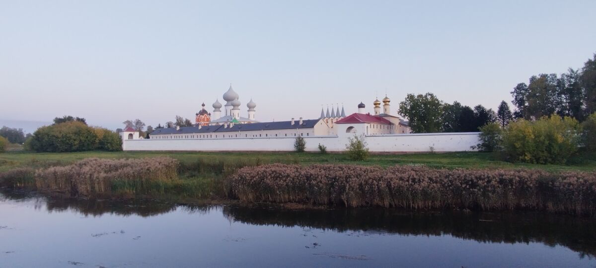 Тихвинский Богородице-Успенский мужской монастырь, Тихвин (Тихвинский район, Ленинградская область). фасады