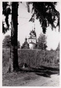 Церковь Покрова Пресвятой Богородицы, Фото 1941 г. с аукциона e-bay.de. на переднем плане дер. церковь преп. Серафима Саровского, сгоревшая в 1944 г.<br>, Козья Гора, Сланцевский район, Ленинградская область