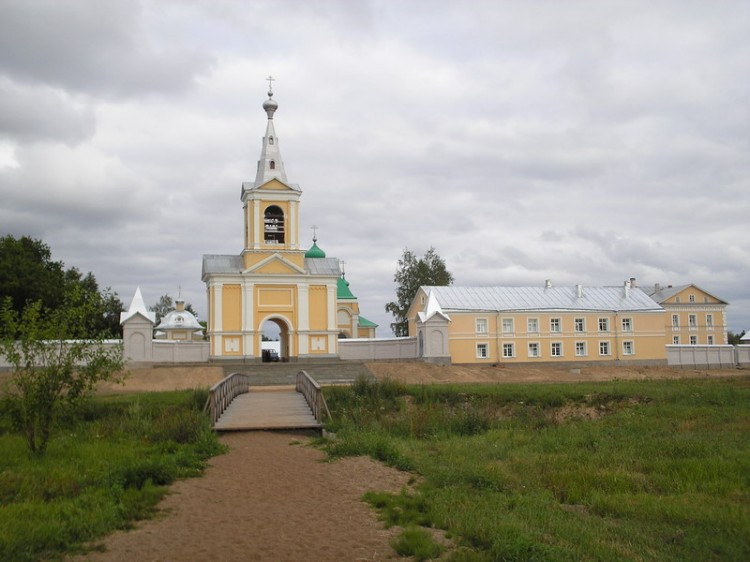 Оять. Введено-Оятский женский монастырь. фасады