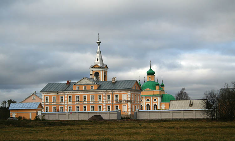 Оять. Введено-Оятский женский монастырь. фасады, Вид на монастырь с юга