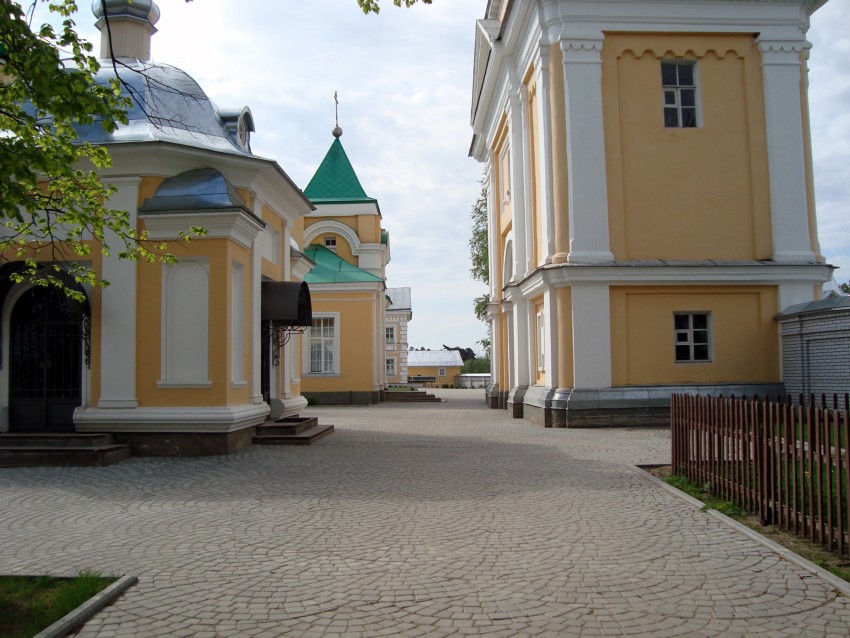 Введено-Оятский женский монастырь, Оять (Лодейнопольский район, Ленинградская область). архитектурные детали