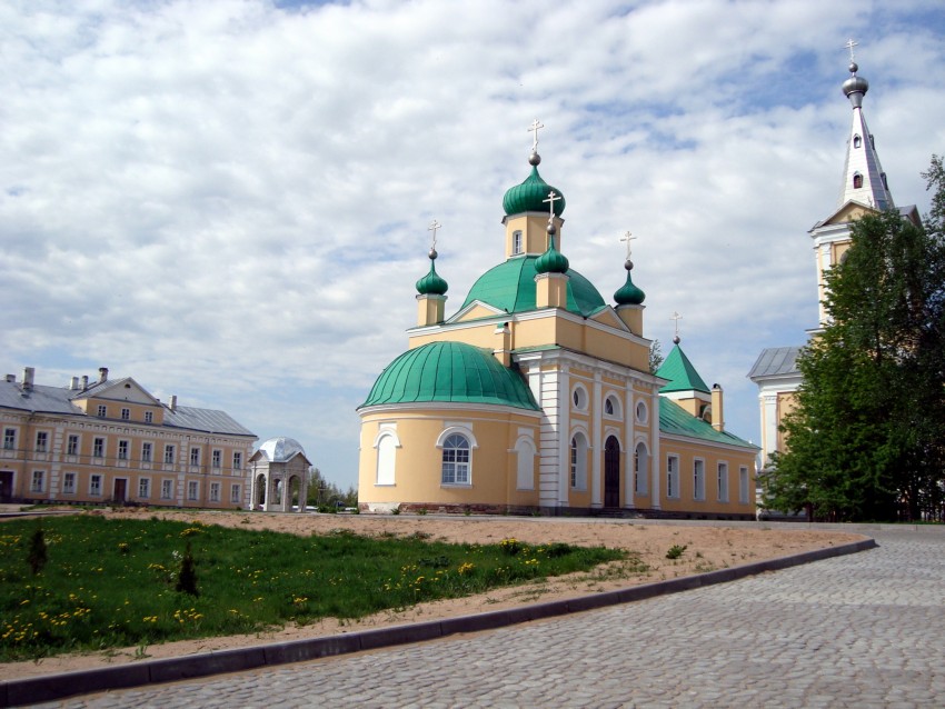 Введено-Оятский женский монастырь, Оять (Лодейнопольский район, Ленинградская область). фасады