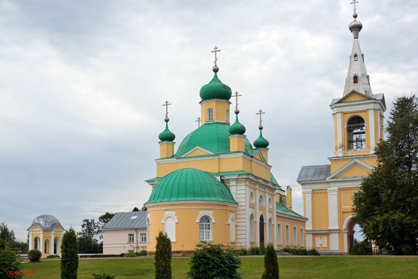 Введено-Оятский женский монастырь, Оять (Лодейнопольский район, Ленинградская область). фасады