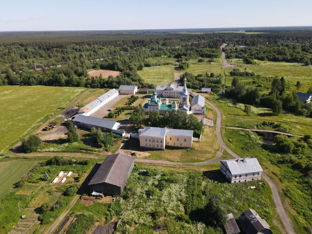 Введено-Оятский женский монастырь, Оять (Лодейнопольский район, Ленинградская область). фасады