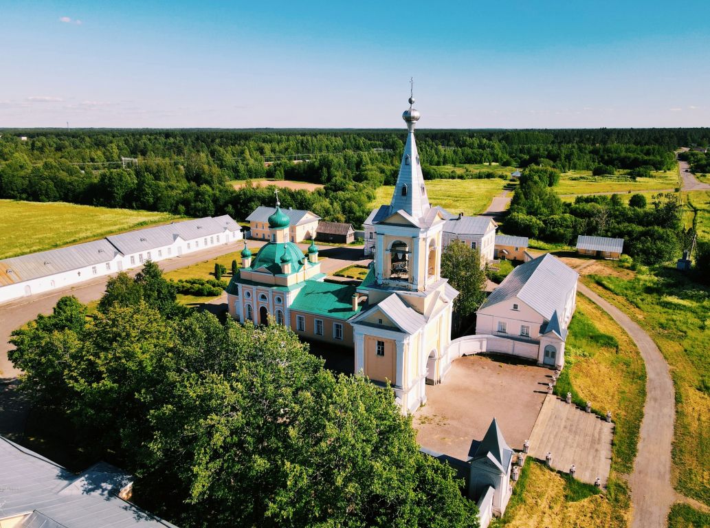Введено-Оятский женский монастырь, Оять (Лодейнопольский район, Ленинградская область). общий вид в ландшафте