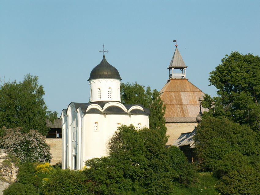 Старая Ладога. Церковь Георгия Победоносца. общий вид в ландшафте