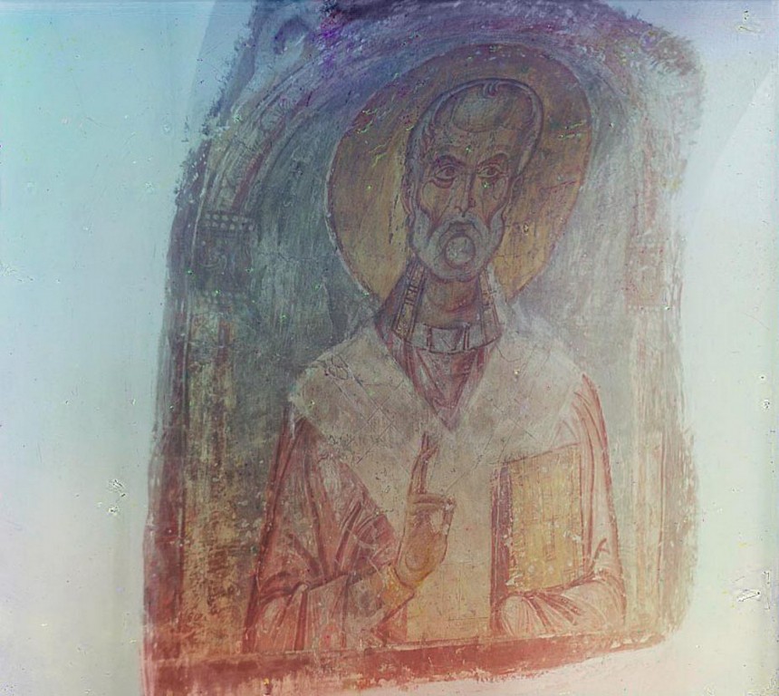 Церковь Георгия Победоносца, Старая Ладога (Волховский район, Ленинградская область). архивная фотография, С. М. Прокудин-Горский. Стенная живопись в церкви Св. Георгия. [Образ Св. Николая Чудотворца.] 1909 год. Фреска находится в арке в северо-западном пилоне, у северной стены храма. 
фото с http://prokudin-gorskiy.ru/image.php?ID=726
