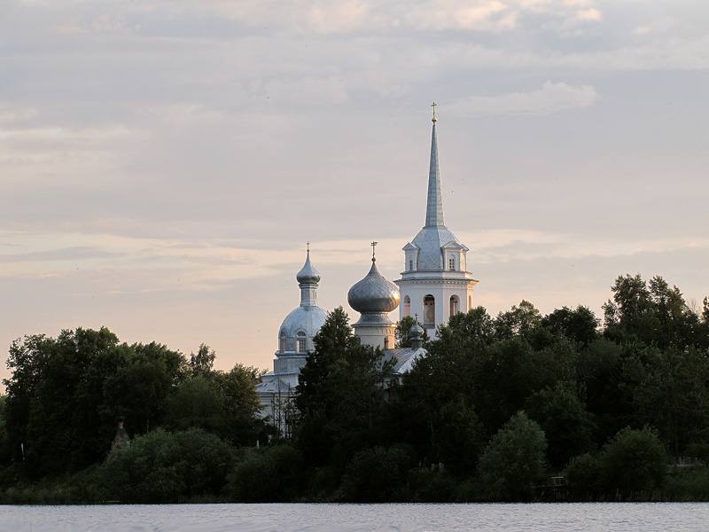 Новая Ладога. Собор Рождества Пресвятой Богородицы. общий вид в ландшафте