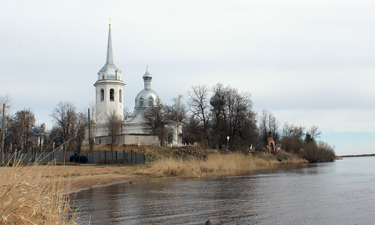 Собор Рождества Пресвятой Богородицы, Новая Ладога (Волховский район, Ленинградская область). общий вид в ландшафте, Вид со стороны реки