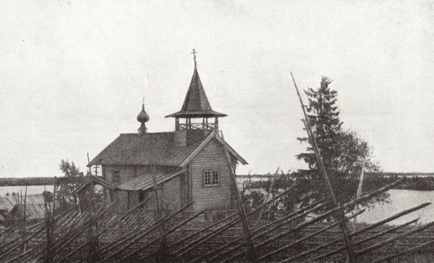 Часовня Петра и Павла, Заозерье (Подпорожский район, Ленинградская область). архивная фотография, Фото из книги С. Забелло, В. Иванов, П. Максимов. Русское деревянное зодчество. Государственное архитектурное издательство Академии архитектуры СССР. М., 1942 г.