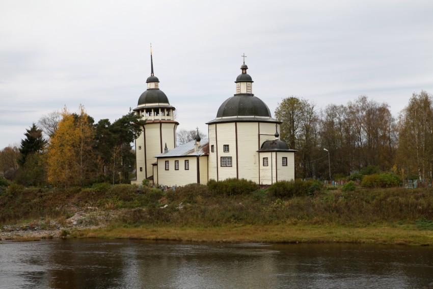 Курпово (Важины). Церковь Воскресения Христова. общий вид в ландшафте