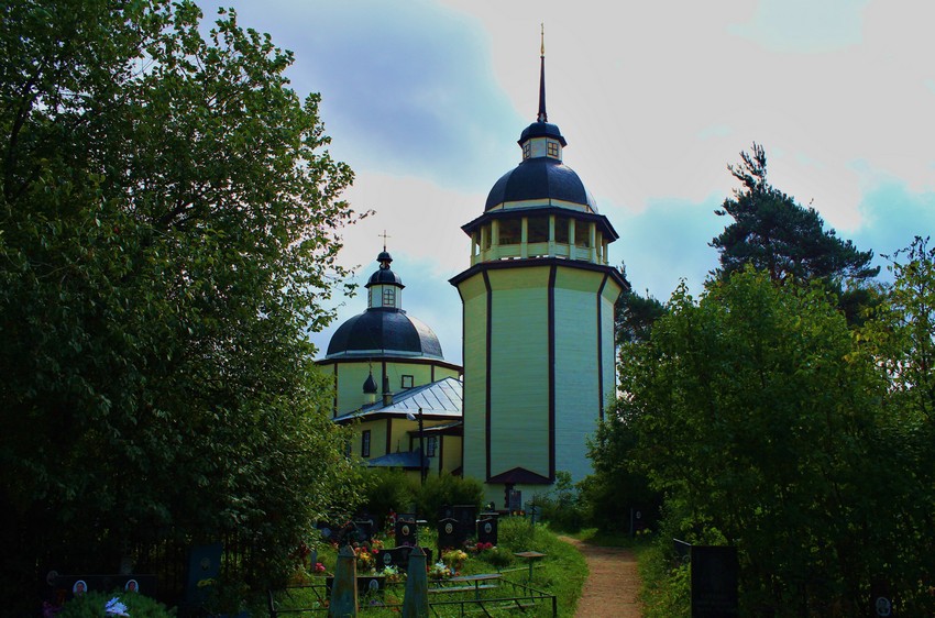 Курпово (Важины). Церковь Воскресения Христова. фасады, Вид от церковных ворот