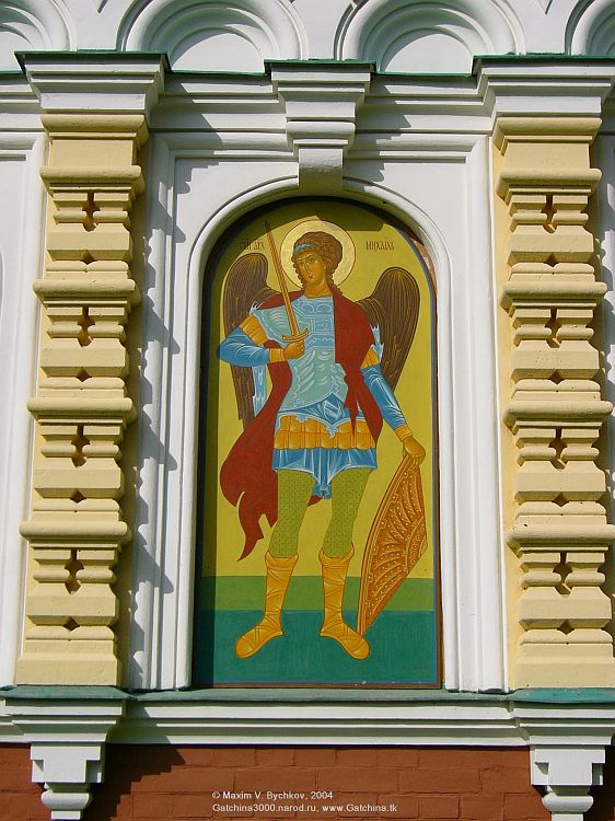 Церковь Покрова Пресвятой Богородицы, Гатчина (Мариенбург) (Гатчинский район, Ленинградская область). дополнительная информация, Расписной фронтон с изображением Архангела Михаила