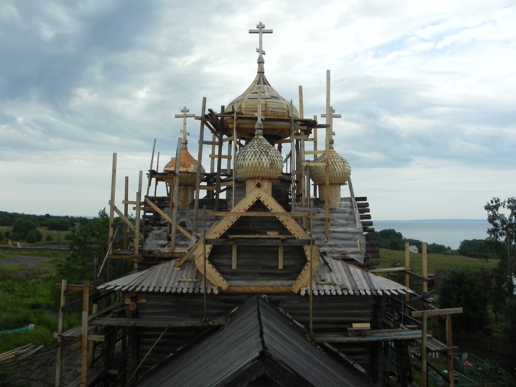 Церковь Димитрия Солунского, Щелейки (Подпорожский район, Ленинградская область). документальные фотографии, Воссозданное пятиглавие.