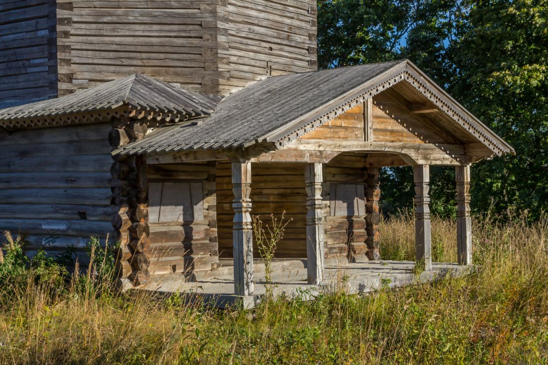 Церковь Димитрия Солунского, Щелейки (Подпорожский район, Ленинградская область). архитектурные детали, Входная группа колокольни