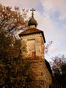 Церковь Флора и Лавра, Одна из 4-х угловых главок, украшающих ограду вокруг церкви и кладбища.<br>, Клюкошицы, Лужский район, Ленинградская область
