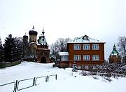 Успенский Пюхтицкий женский монастырь, Главный вход с колокольней, гостиница для паломников и угловая крепостная башня. Вид от кладбища, Куремяэ, Ида-Вирумаа, Эстония