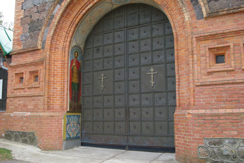 Куремяэ. Успенский Пюхтицкий женский монастырь. дополнительная информация, Ворота в главный вход в монастырь.