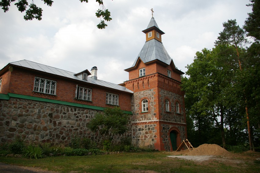 Успенский Пюхтицкий женский монастырь, Куремяэ (Ида-Вирумаа, Эстония). дополнительная информация, Наружная стена монастыря.