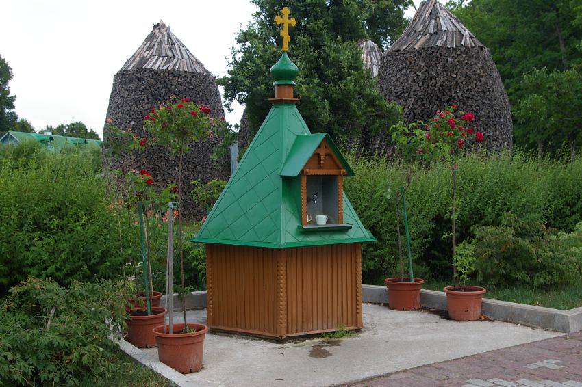 Успенский Пюхтицкий женский монастырь, Куремяэ (Ида-Вирумаа, Эстония). дополнительная информация, Источник святой воды.
