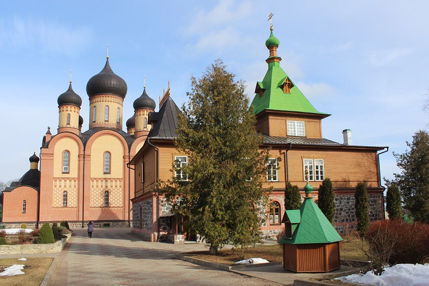 Успенский Пюхтицкий женский монастырь, Куремяэ (Ида-Вирумаа, Эстония). фасады