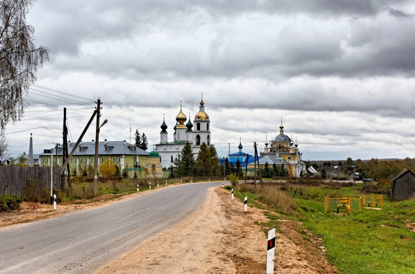 Николо-Шартомский мужской монастырь, Введеньё (Шуйский район, Ивановская область). общий вид в ландшафте