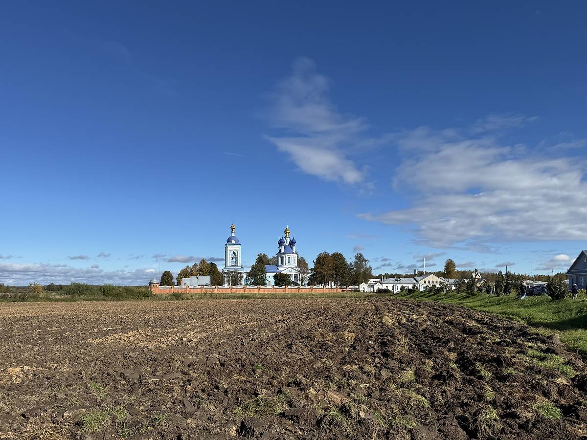 Вид с юго-запада, общий вид в ландшафте. Успенский женский монастырь, Дунилово (Шуйский район, Ивановская область)