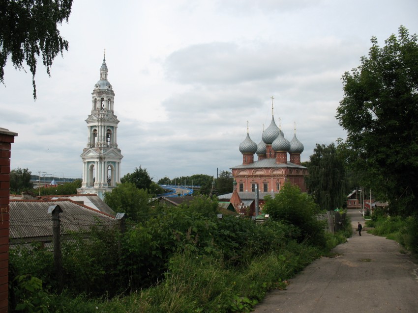 Кострома. Церковь Воскресения Христова на Дебре. общий вид в ландшафте