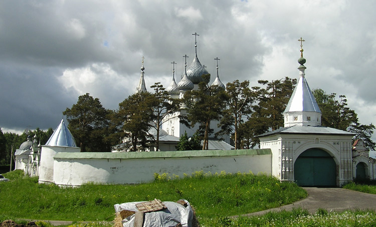 Троица. Троице-Сыпанов Пахомиево-Нерехтский женский монастырь. общий вид в ландшафте