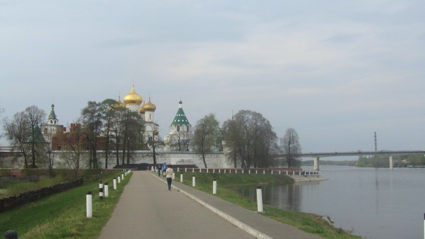 Кострома. Троицкий Ипатьевский монастырь. общий вид в ландшафте