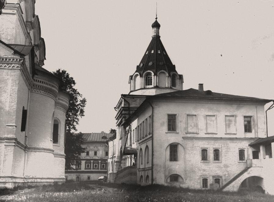 Кострома. Троицкий Ипатьевский монастырь. архивная фотография, Вид на Архиерейский корпус с южной стороны. Архивное фото.