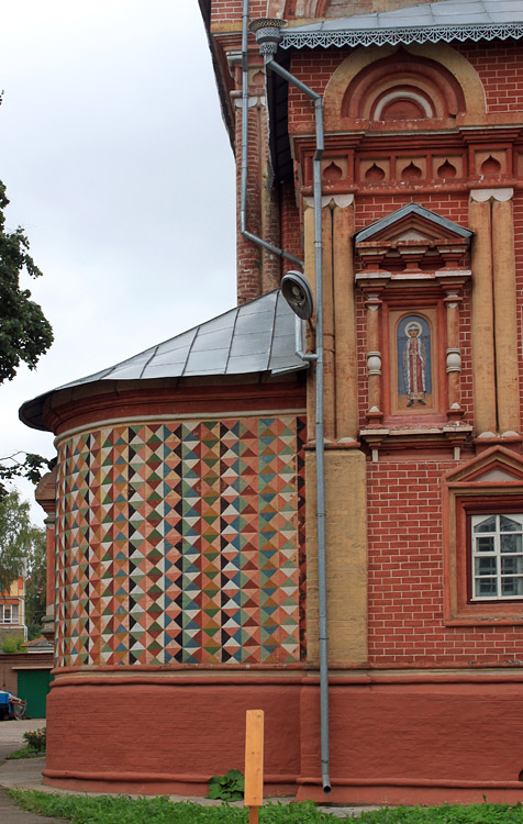 Кострома. Церковь Воскресения Христова на Дебре. архитектурные детали, Алтарная часть, вид с севера