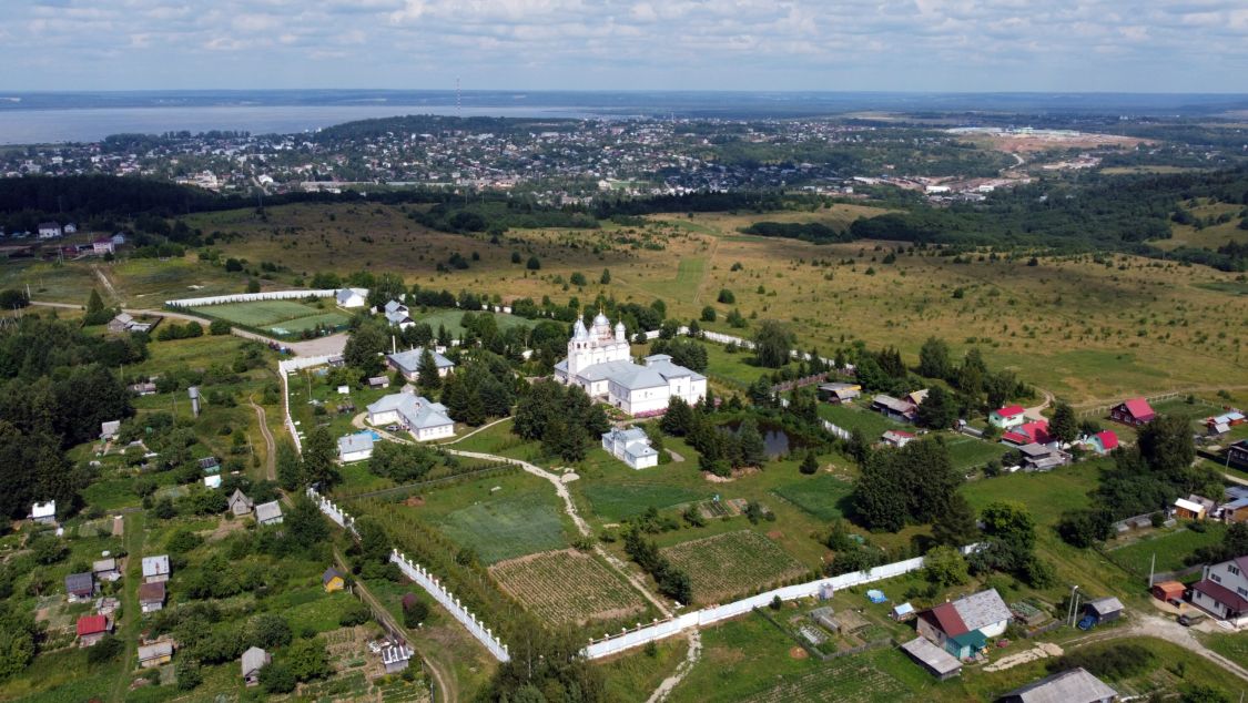 Успенский Паисиево-Галичский женский монастырь, Успенская Слобода (Галичский район, Костромская область). общий вид в ландшафте