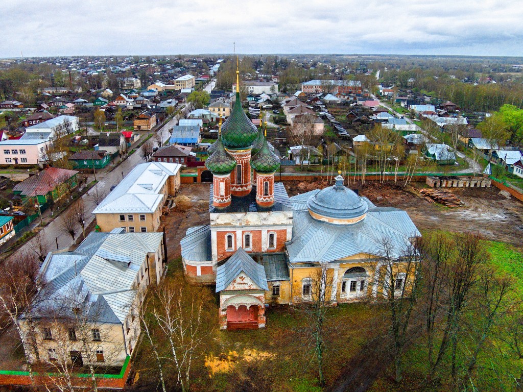 Нерехта. Церковь Владимирской иконы Божией Матери. общий вид в ландшафте