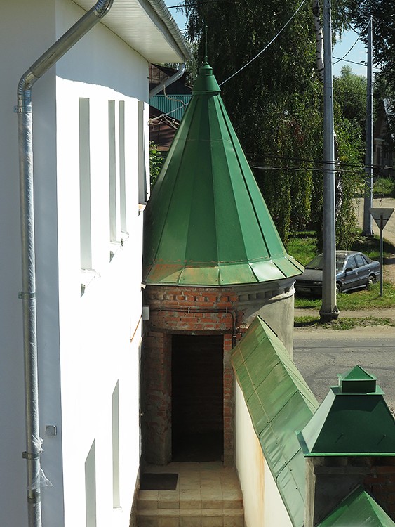 Церковь Владимирской иконы Божией Матери, Нерехта (Нерехтский район, Костромская область). фасады, Башня, расположенная возле ворот церковной ограды.