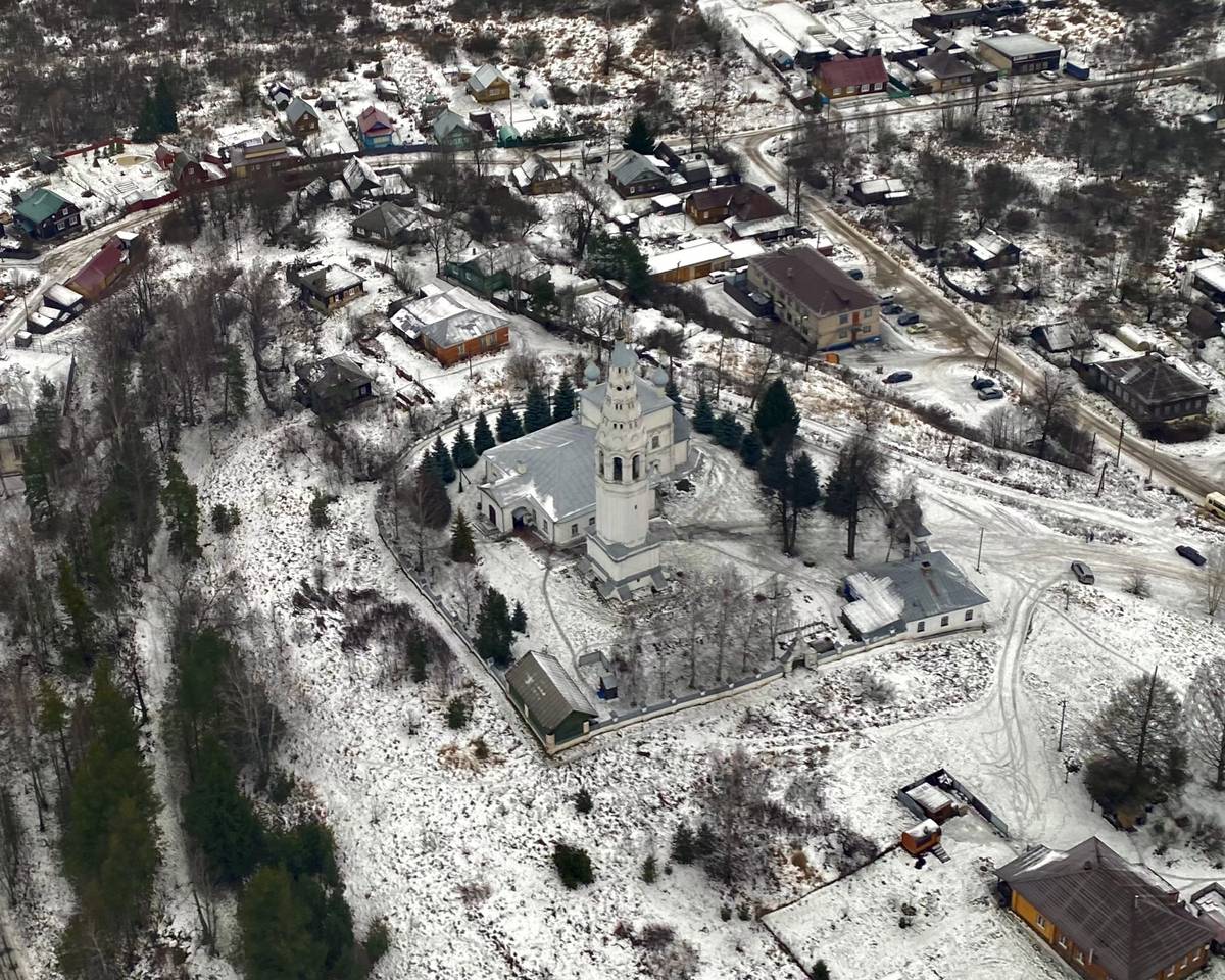 Сверху, общий вид в ландшафте. Собор Преображения Господня, Судиславль (Судиславский район, Костромская область)