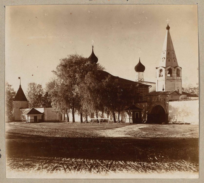 Макариев-Унженский монастырь, Макарьев (Макарьевский район, Костромская область). архивная фотография, Вход в монастырь. Альбом «Храмы и монастыри. Сергей Михайлович Прокудин-Горский. Из альбома 