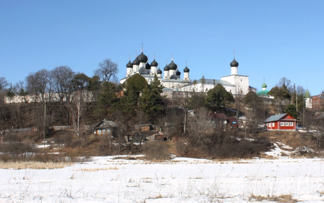 Макарьев. Макариев-Унженский монастырь. общий вид в ландшафте