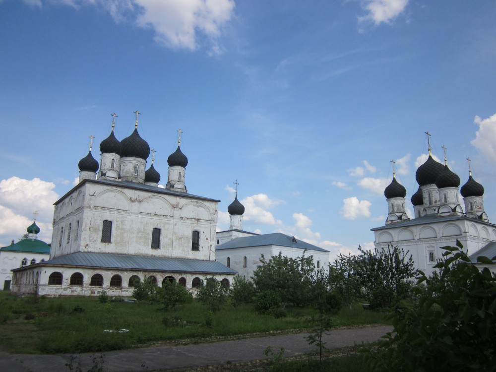 Макарьев. Макариев-Унженский монастырь. фасады