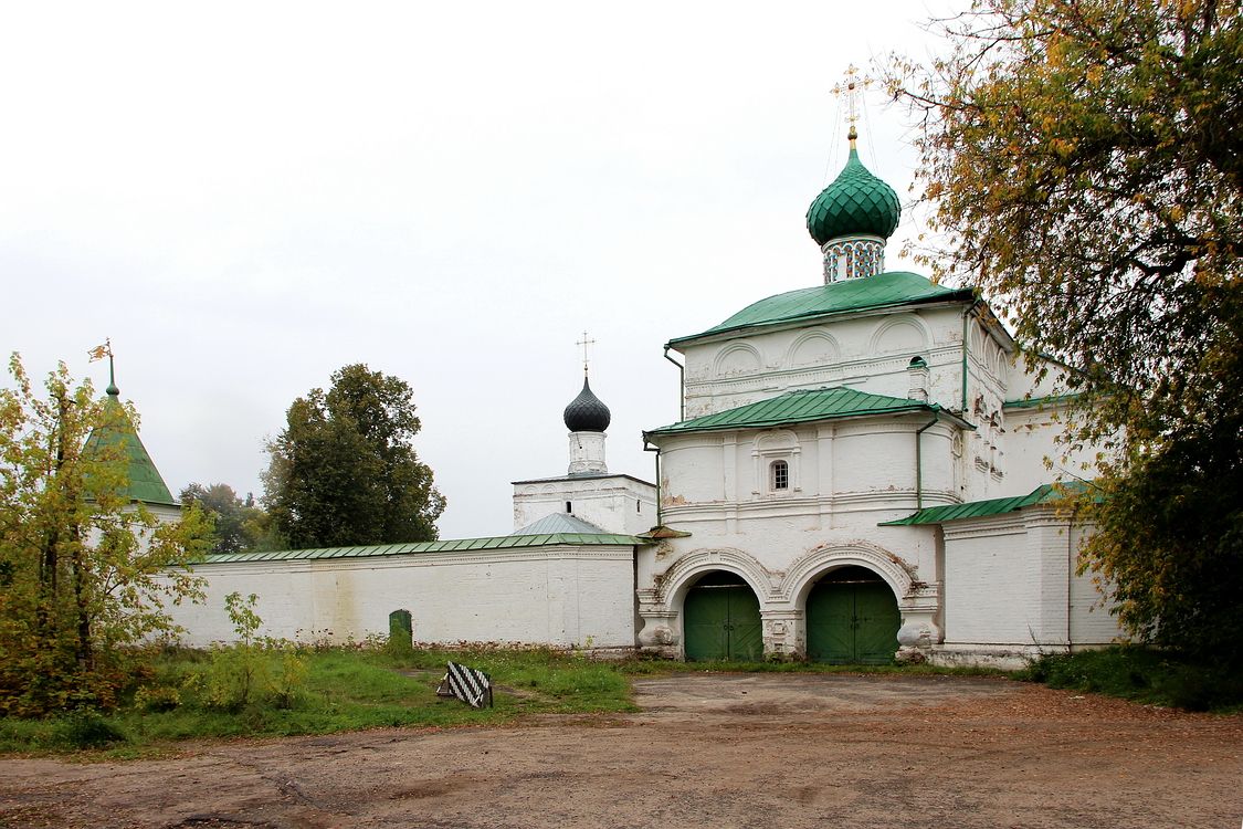 Макарьев. Макариев-Унженский женский монастырь. фасады, Никольская церковь и ограда монастыря.