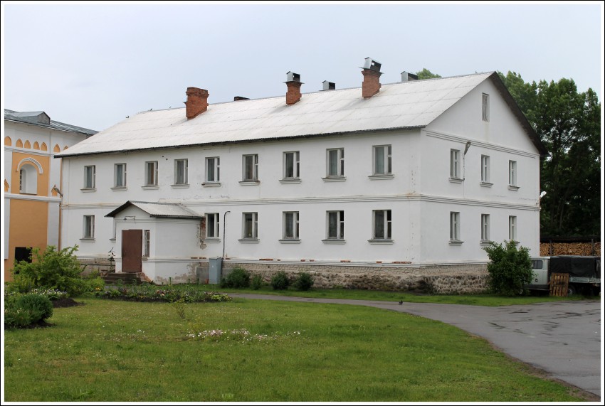 Хутынь. Варлаамо-Хутынский Спасо-Преображенский женский монастырь. дополнительная информация