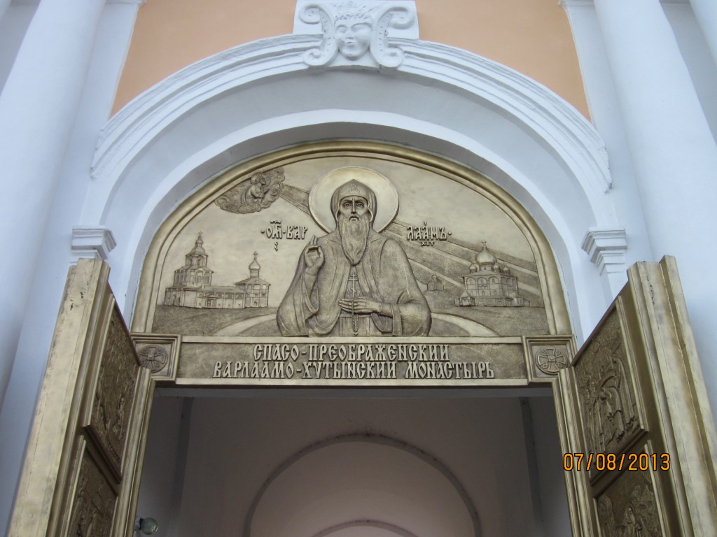 Варлаамо-Хутынский Спасо-Преображенский женский монастырь, Хутынь (Новгородский район, Новгородская область). архитектурные детали, Вход в обитель Варлаама Хутынского