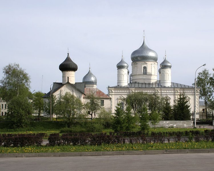 Великий Новгород. Зверин монастырь. общий вид в ландшафте