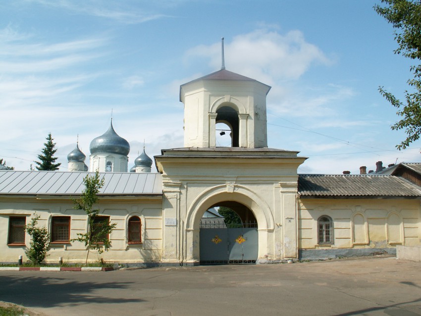 Зверин монастырь, Великий Новгород (Великий Новгород, город, Новгородская область). архитектурные детали, Бывший вход в монастырь со стороны Бредова-Звериной улицы
