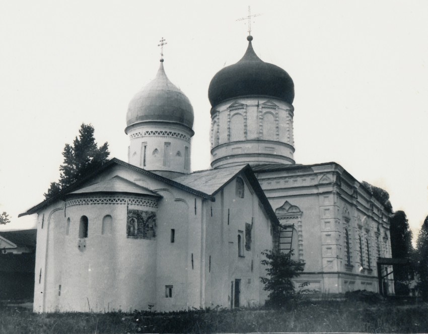 Великий Новгород. Зверин монастырь. фасады