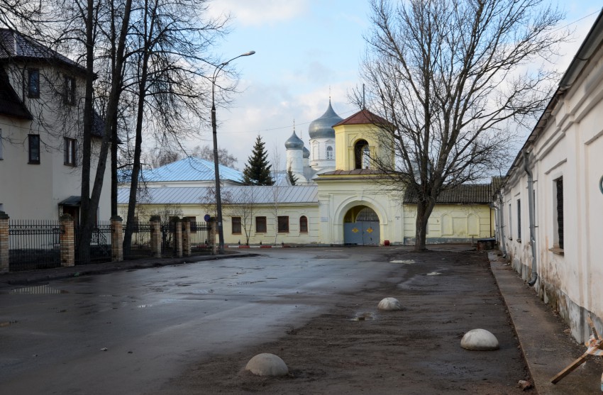 Великий Новгород. Зверин монастырь. фасады