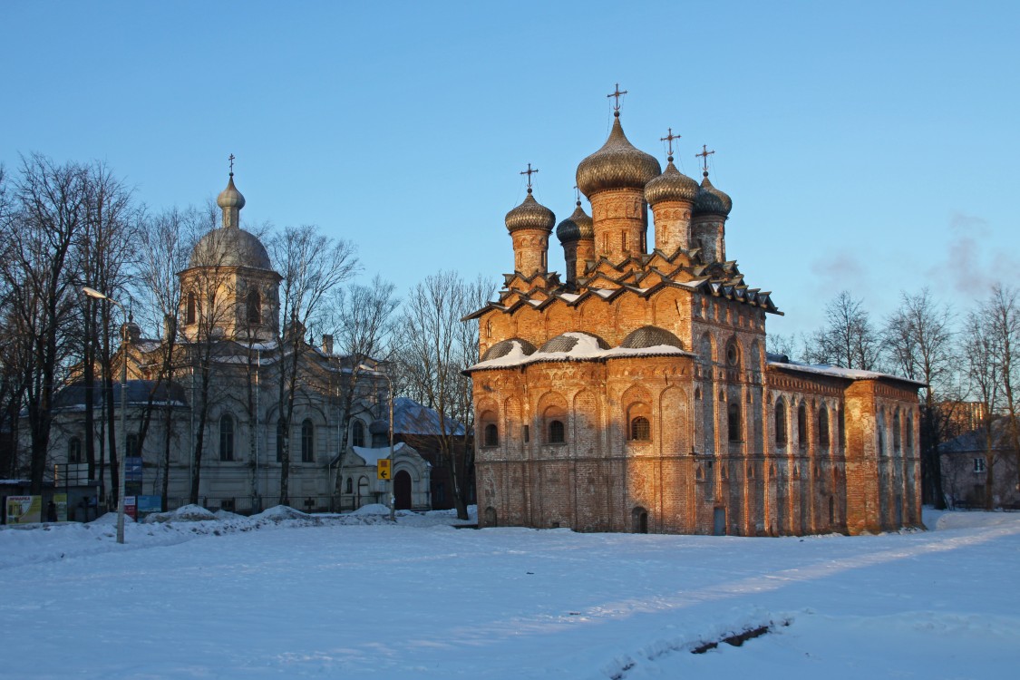 Великий Новгород. Духов монастырь. фасады