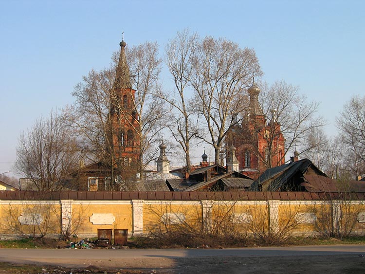 Осташков. Знаменский женский монастырь. общий вид в ландшафте