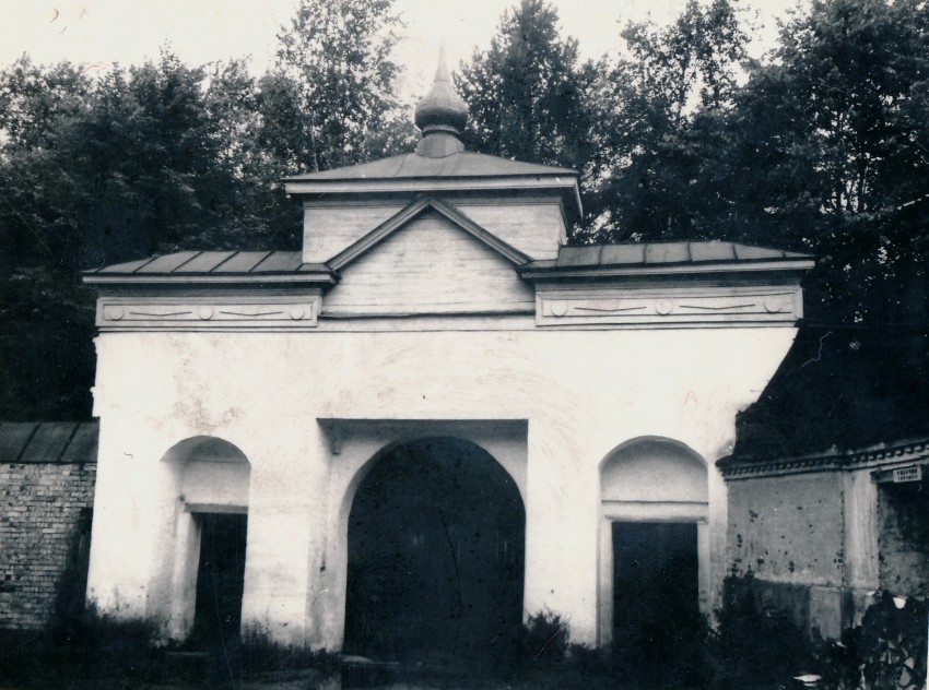 Осташков. Знаменский женский монастырь. фасады
